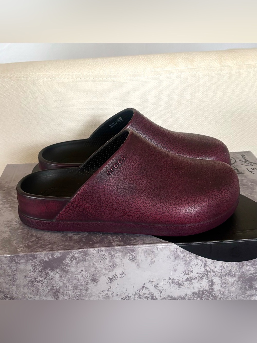 Crocs Dylan Burnished Clogs Dark Cherry Red 209517-6WD Size Womens 6 NWOB